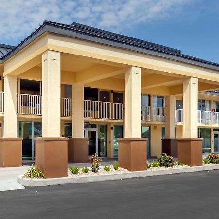 Quality Inn Saint Petersburg North-Tampa Bay Exterior photo