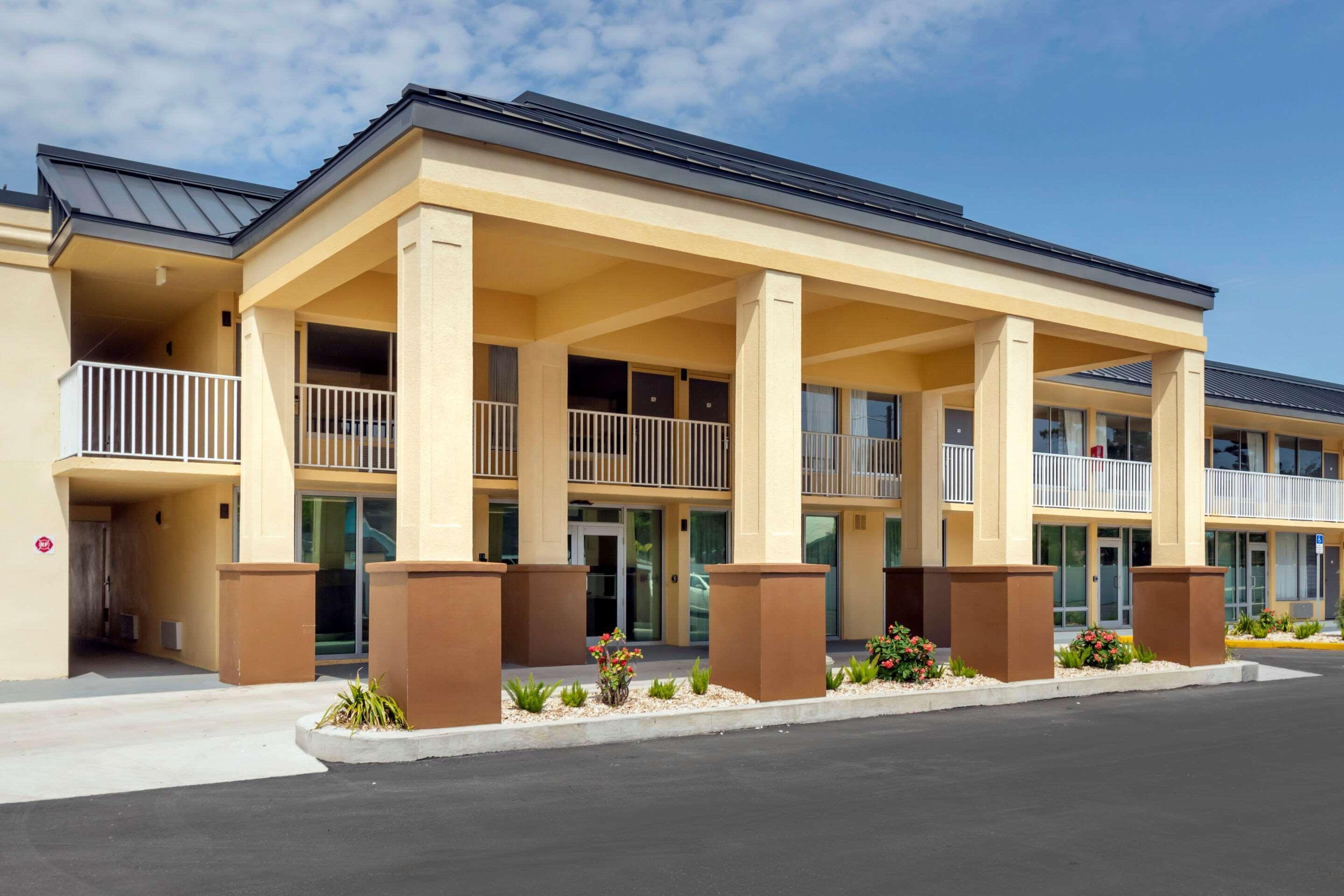 Quality Inn Saint Petersburg North-Tampa Bay Exterior photo