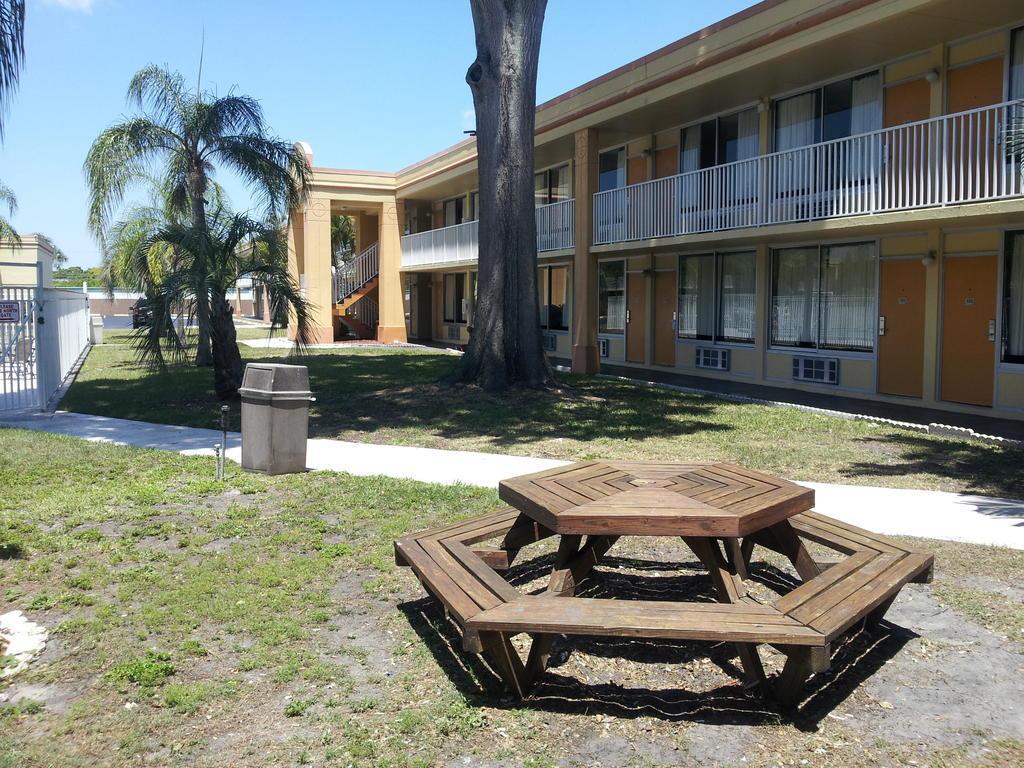 Quality Inn Saint Petersburg North-Tampa Bay Exterior photo